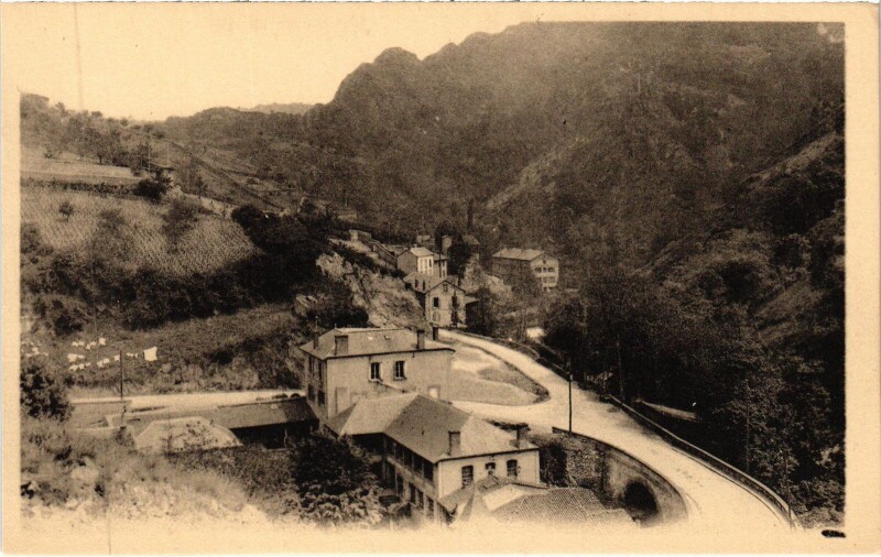 Carte postale ancienne Thiers La Vallee de la Durolle à Thiers