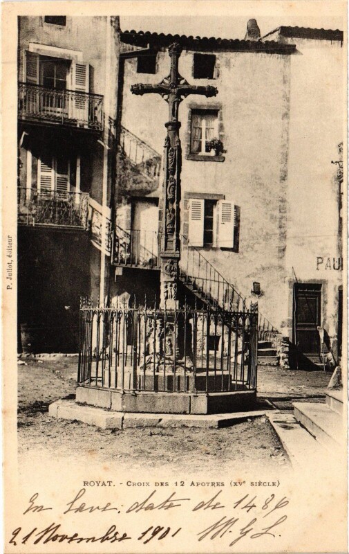 Carte postale ancienne Royat Croix des 12 Apotres à Royat