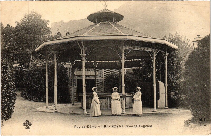 Carte postale ancienne Royat Source Eugenie à Royat