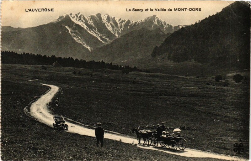 Carte postale ancienne L'Auvergne - Le Sancy et la Vallée de Mont-Dore à Mont-Dore