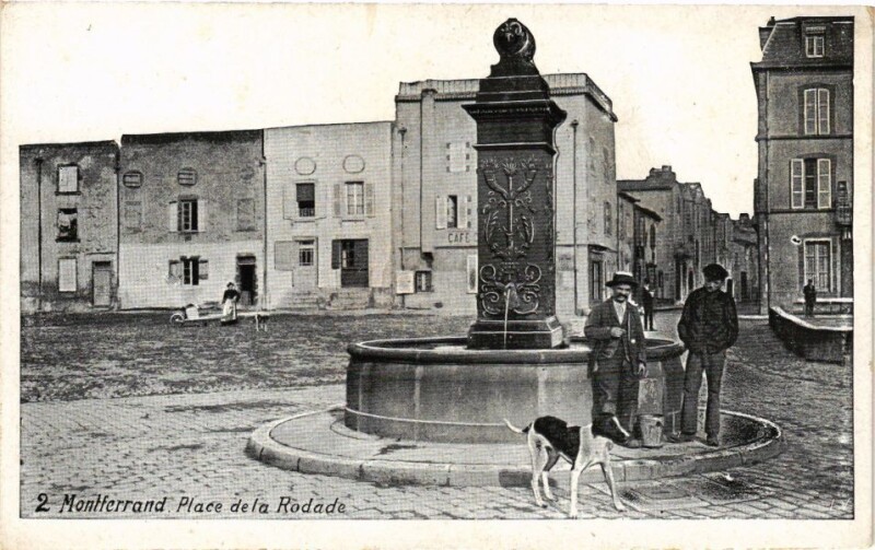 Carte postale ancienne Montferrand - Place de la Rodade