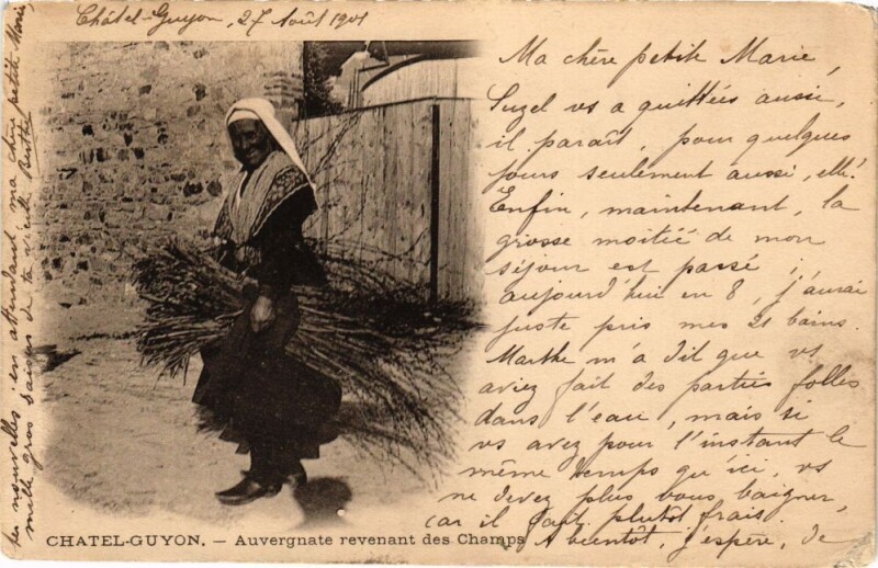 Carte postale ancienne Chatel-Guyon - Auvergnate revenant des Champs à Châtel-Guyon