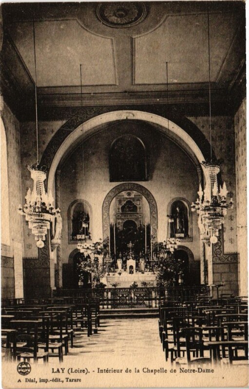 Carte postale ancienne Lay - Intérieur de la Chapelle de Notre-Dame à Lay