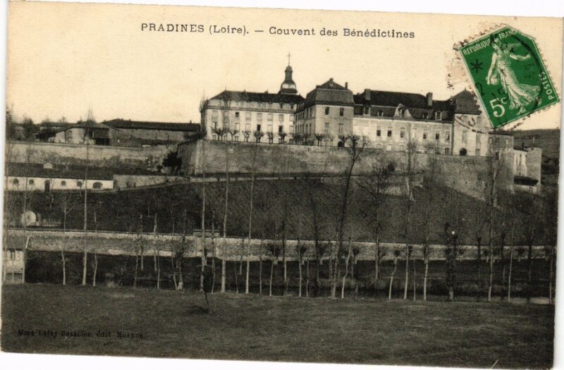 Carte postale ancienne Pradines (Loires) - Couvent des Bénédictines à Pradines