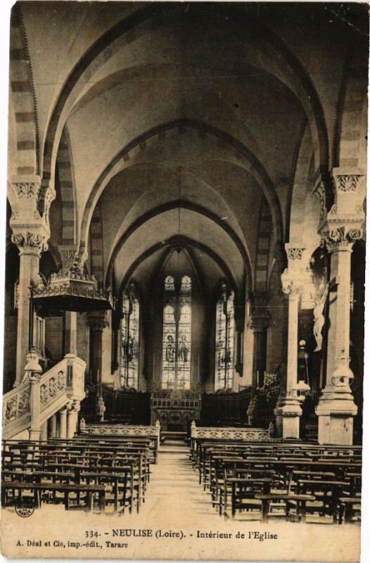 Carte postale ancienne Neulise Intérieur de l'Eglise à Neulise