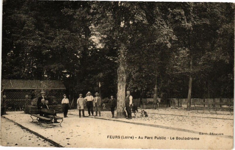 Carte postale ancienne Feurs - Au Parc Public - Le Boulodrome à Feurs