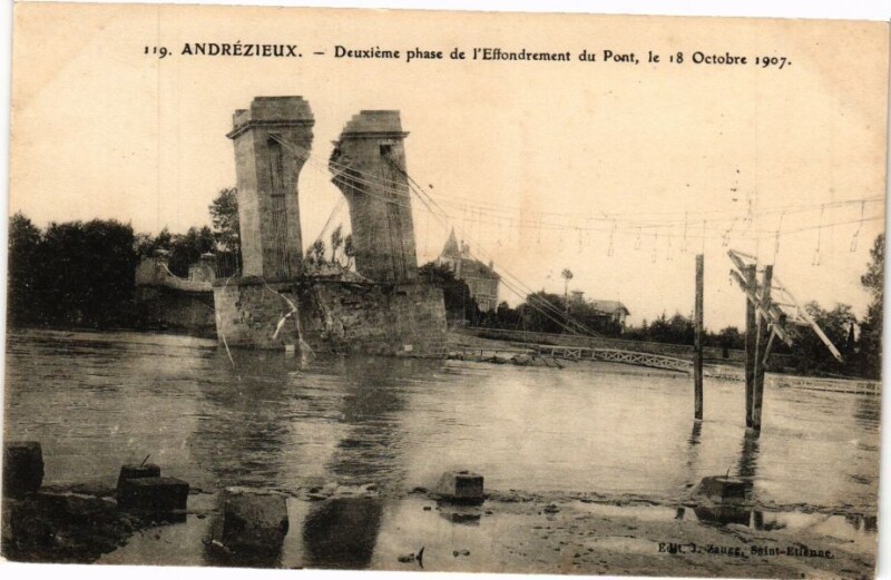Carte postale ancienne Andrezieux - Deuxiéme phase de l'Effondrement du Pont le 18 ..