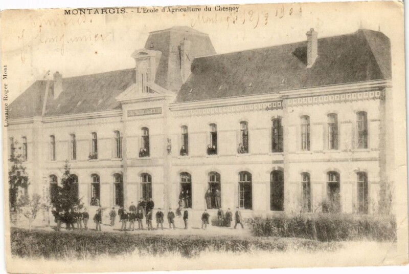 Carte postale ancienne Montargis - L'Ecole d'Argiculture du Chesnoy à Montargis