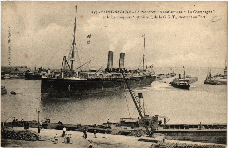 Carte postale ancienne Saint-Nazaire - Le Paquebot Transatlantique La Champagne et le à Saint-Nazaire