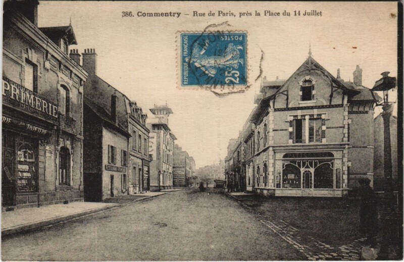 Carte postale ancienne Commentry Rue de Paris pres la Place du 14 Juillet à Commentry