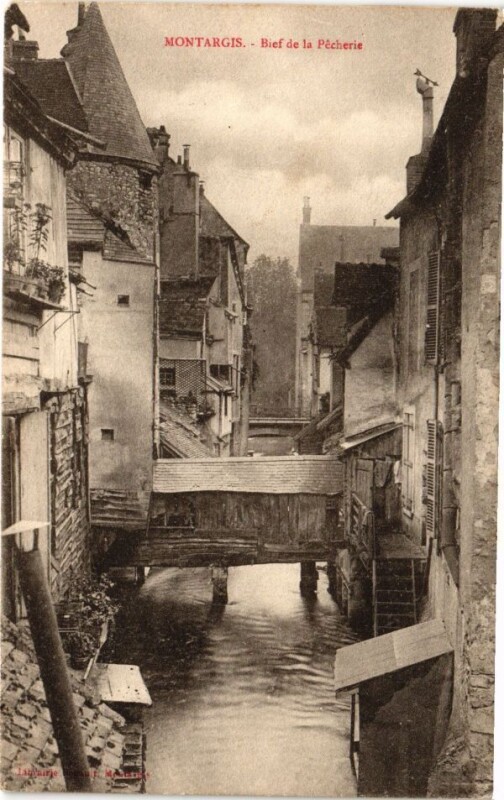 Carte postale ancienne Montargis - Bief de la Pecherie à Montargis