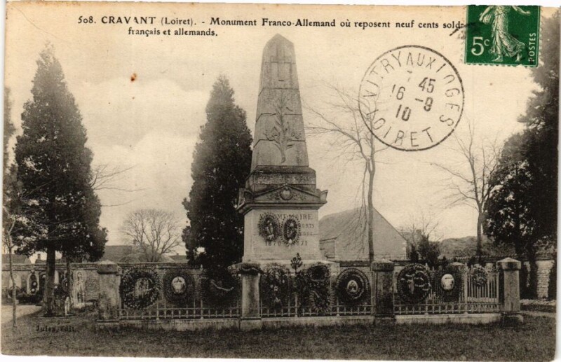 Carte postale ancienne Cravant-Monument Franco-Allemand ou reposent neuf cents à Cravant