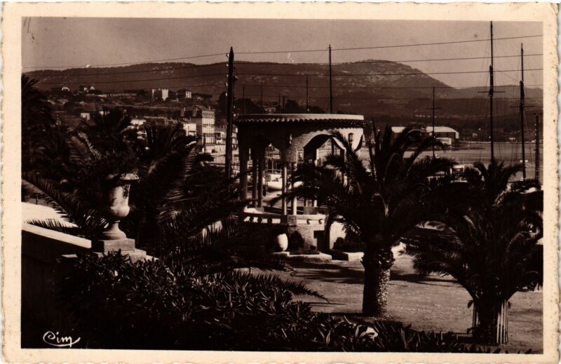 Carte postale ancienne Bandol - Echappe sur la Port à Bandol