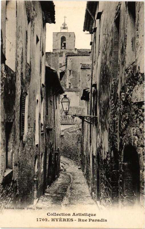 Carte postale ancienne Hyeres - Rue Paradis à Hyères