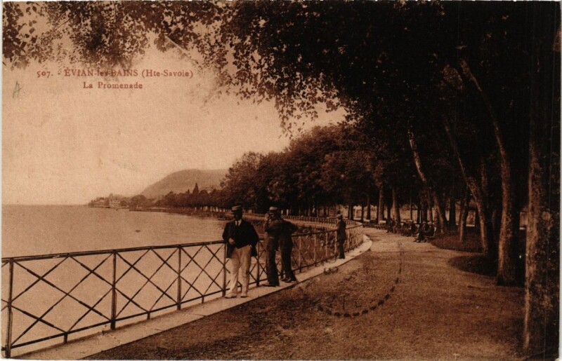 Carte postale ancienne Evian-les-Bains La Promenade
