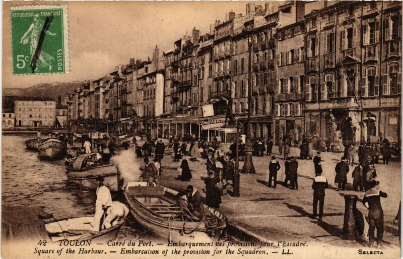 Carte postale ancienne Toulon Carré du Port-Embarquement des provisions à Toulon