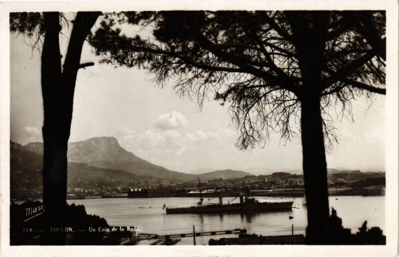 Carte postale ancienne Toulon Un Coin de la Rade à Toulon