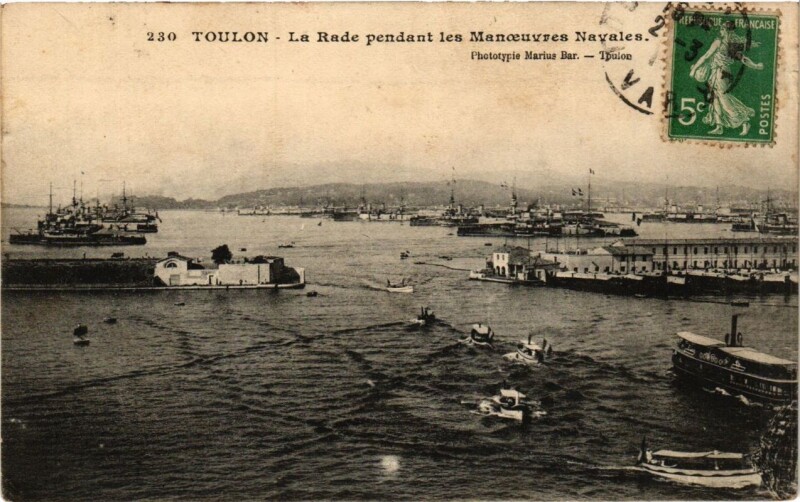 Carte postale ancienne Toulon La Rade pendant les Manoeuvres Navales à Toulon
