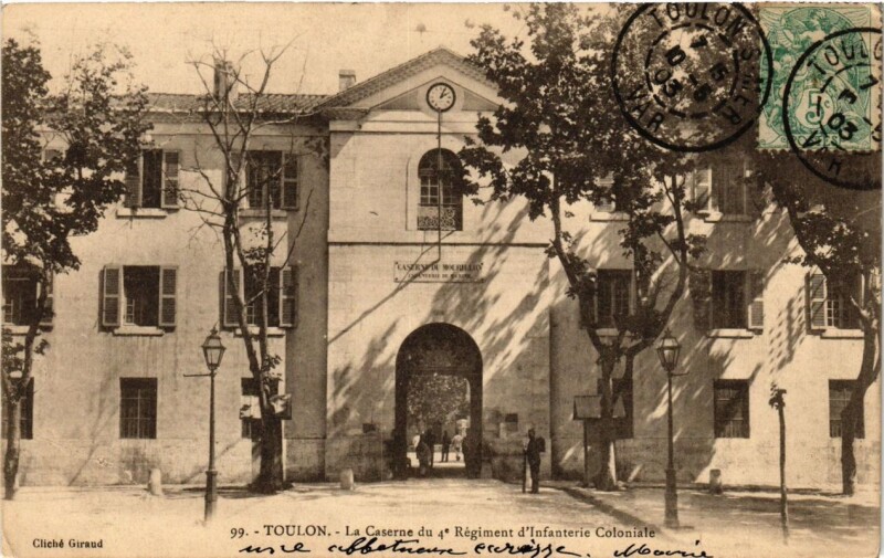 Carte postale ancienne Toulon Le Caserne du 4e Régiment d'Infanterie Coloniale à Toulon