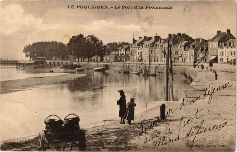 Carte postale ancienne Le Pouliguen - Le Port et la Promenade au Pouliguen