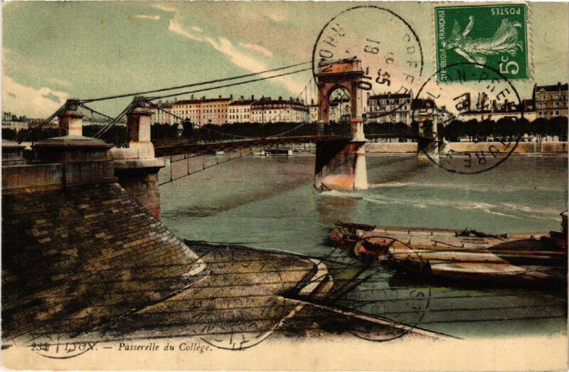 Carte postale ancienne Lyon Passerelle du College