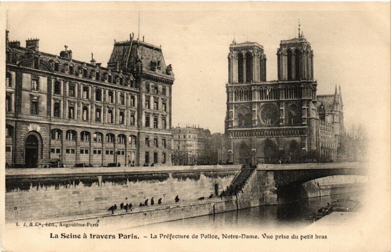 Carte postale ancienne La Seine a travers de Paris (4e) La Prefecture de Police à Paris 5e