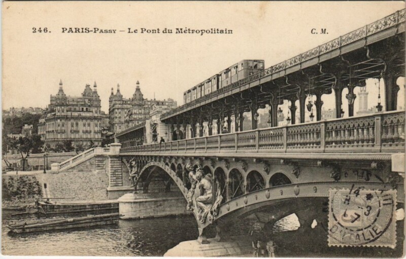 Carte postale ancienne Passy - Le Pont du Métropolitain à Paris 15e