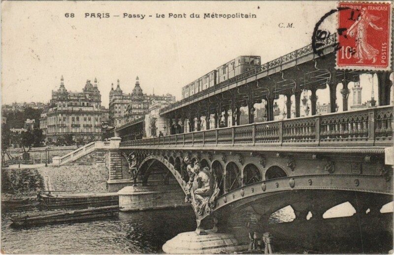 Carte postale ancienne Passy - Le Pont du Métropolitain à Paris 15e