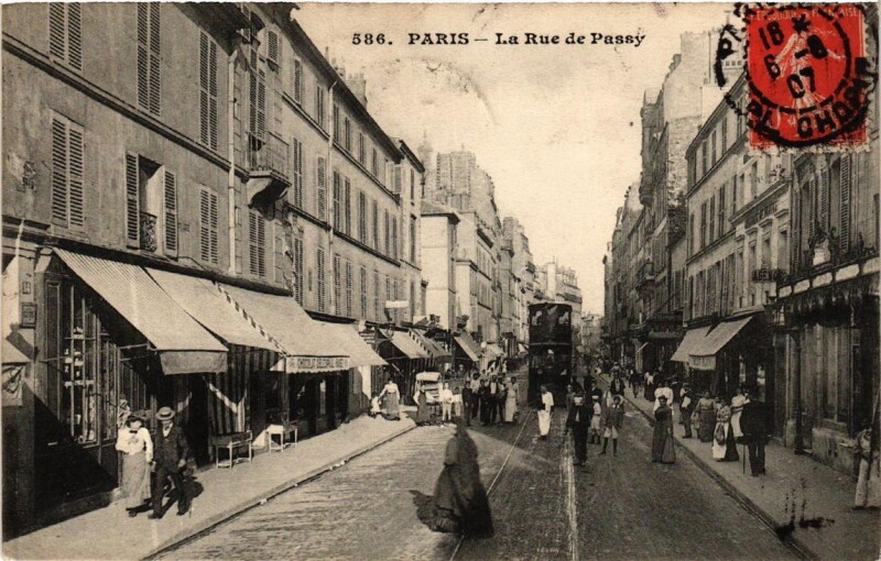 Carte postale ancienne La Rue de Passy à Paris 16e