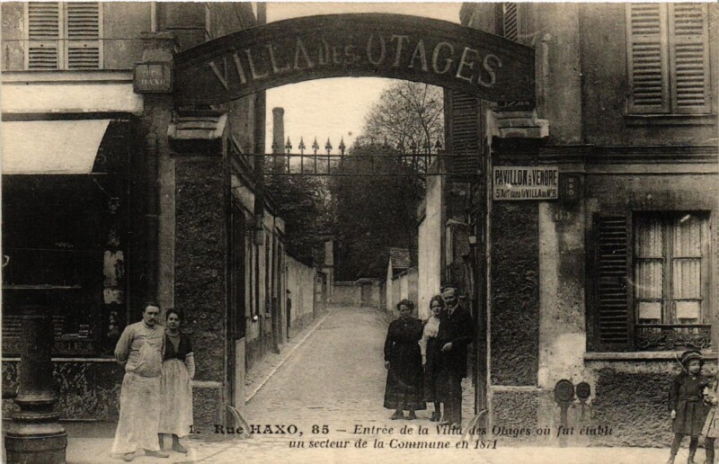 Carte postale ancienne Rue Haxo, 85 - Entrée de la Villa des Otages à Paris 20e