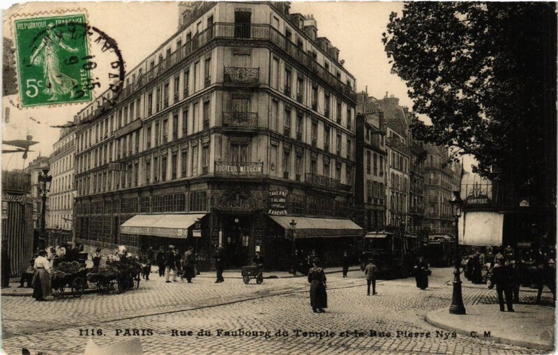 Carte postale ancienne Paris (11e) Rue du Faubourg du Temple. et la Rue Pierre Nys à Paris 11e