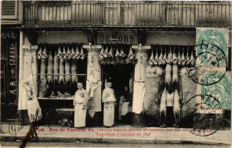 Carte postale ancienne Paris (3e) 67, Rue de Turenne. curieux balcon, tetes des boeufs à Paris 3e