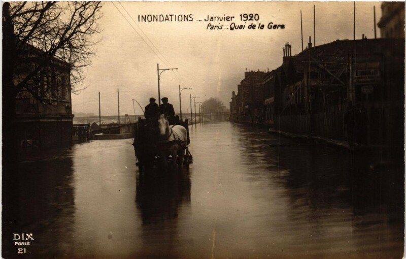 Carte postale ancienne Inondations - Janvier 1920 - Quai de la Gare à Paris 13e