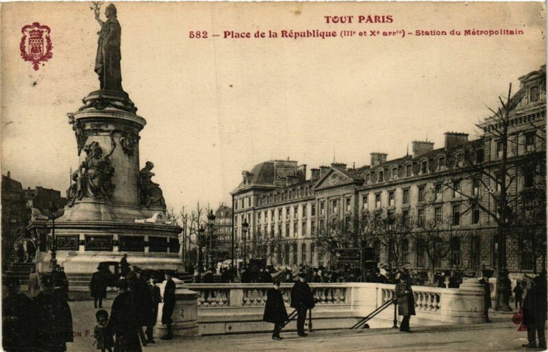 Carte postale ancienne Tout Paris 3e 582 Place de la Republique Station du Metropolitaine à Paris 3e