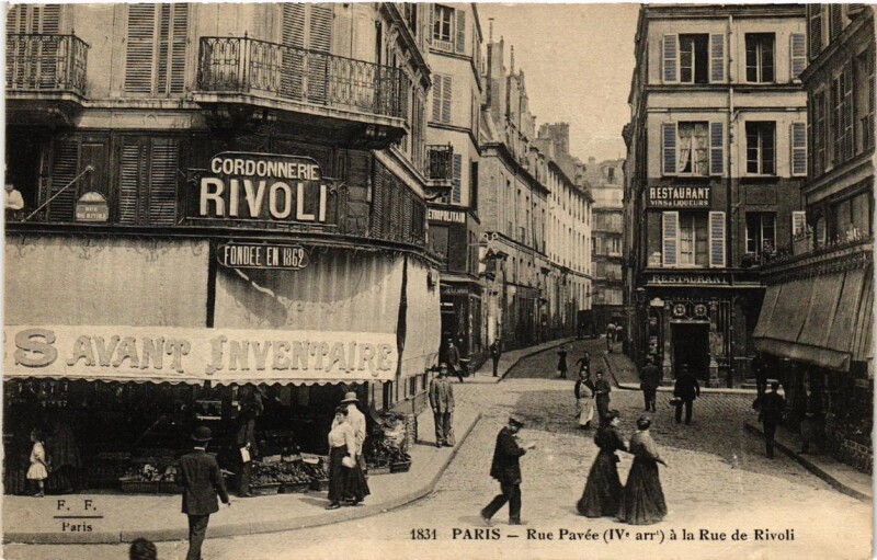 Carte postale ancienne Paris (4e) Rue Pavée. a la Rue de Rivoli à Paris 4e