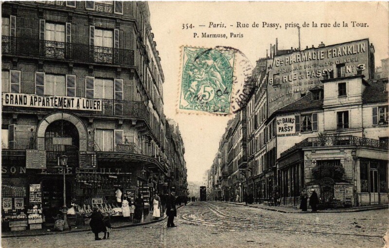 Carte postale ancienne Rue de Passy, prise de la rue de la Tour à Paris 16e