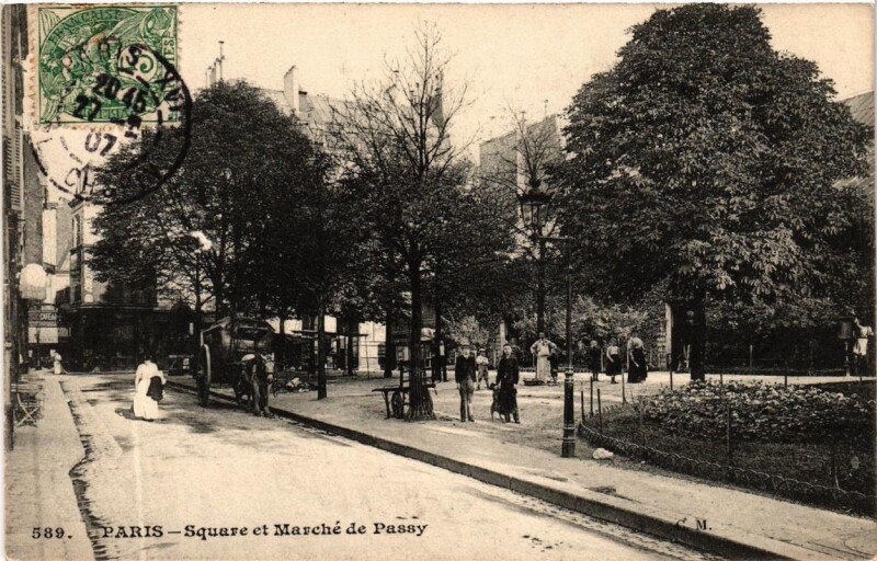 Carte postale ancienne Square et Marché de Passy à Paris 16e