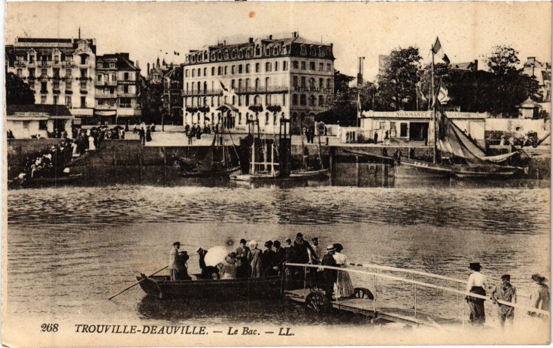 Carte postale ancienne Trouville-sur-Mer Deauville - Le Bac à Deauville