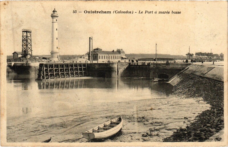 Carte postale ancienne Ouistreham Le Port a Maree Basse à Ouistreham