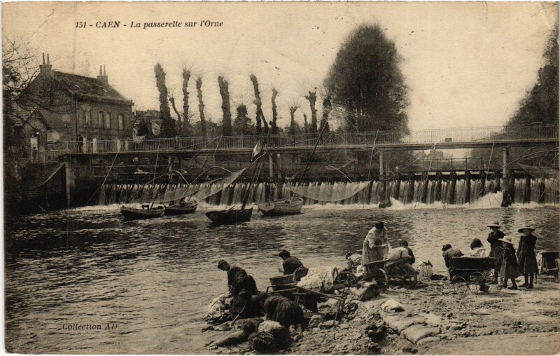 Carte postale ancienne Caen La Passerelle sur l'Orne