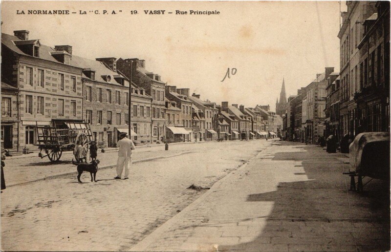Carte postale ancienne Vassy Rue Principale