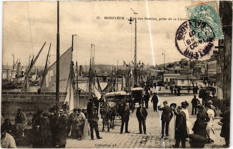 Carte postale ancienne Honfleur Vue des Bassins prise de la Lieutenance à Honfleur