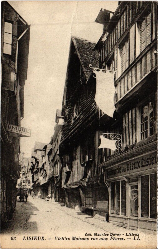 Carte postale ancienne Lisieux Vieilles Maisons - Rue aux Fevres à Lisieux