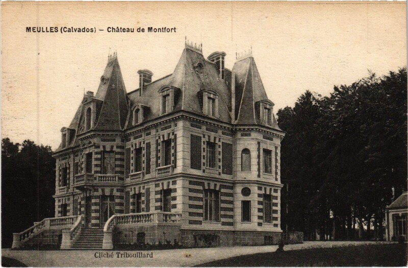 Carte postale ancienne Meulles Chateau de Montfort