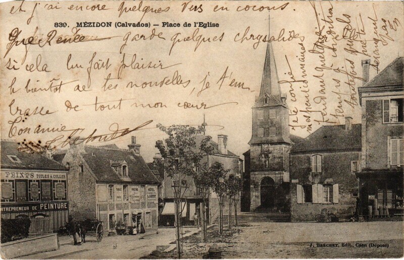 Carte postale ancienne Mezidon Place de l'Eglise