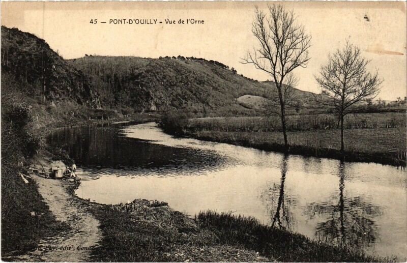 Carte postale ancienne Pont-d'Ouilly Vue de l'Orne à Pont-d'Ouilly