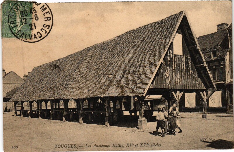 Carte postale ancienne Touques Les Anciennes Halles à Touques