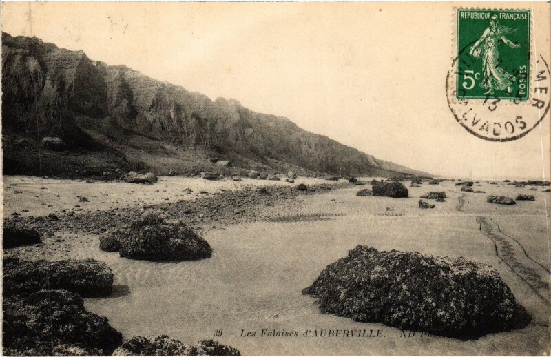 Carte postale ancienne Auberville Les Falaises d'Auberville à Auberville