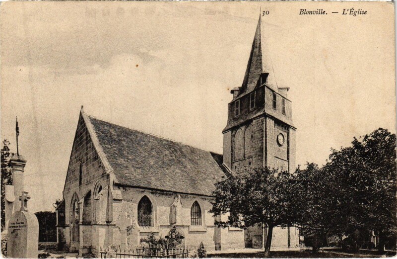 Carte postale ancienne Blonville-sur-Mer L'Eglise à Blonville-sur-Mer