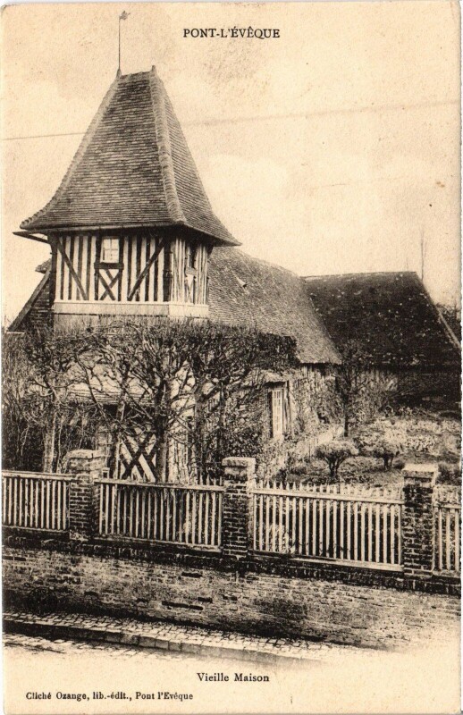 Carte postale ancienne Pont-l'Eveque Vieille Maison